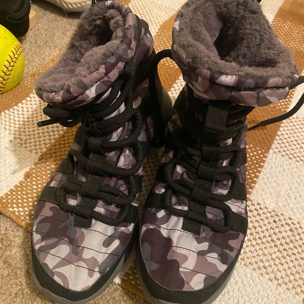 Nike snow boos